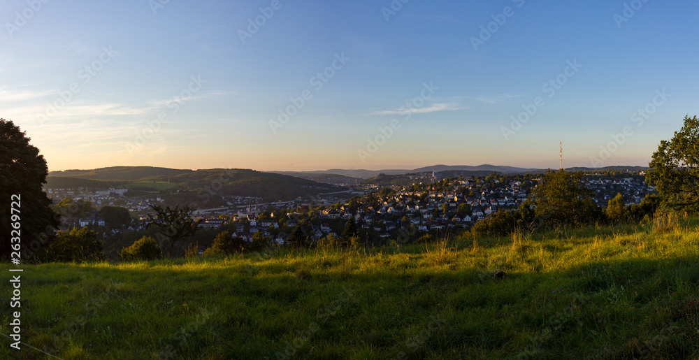 Siegener Innenstadt vom Lindenberg im Sonnenuntergang