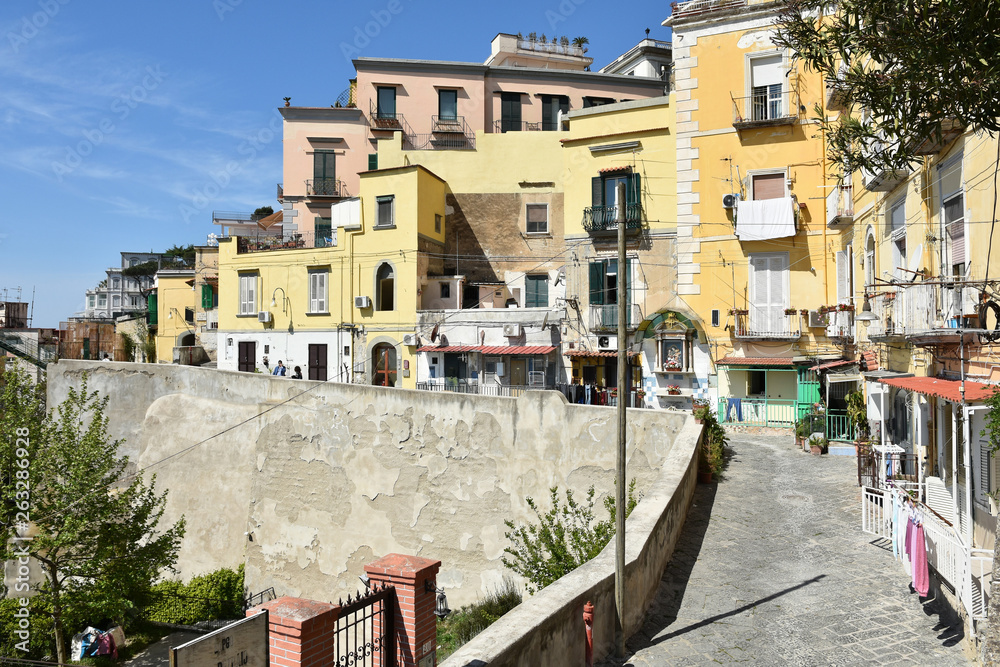mages of the historic Petraio district in Naples