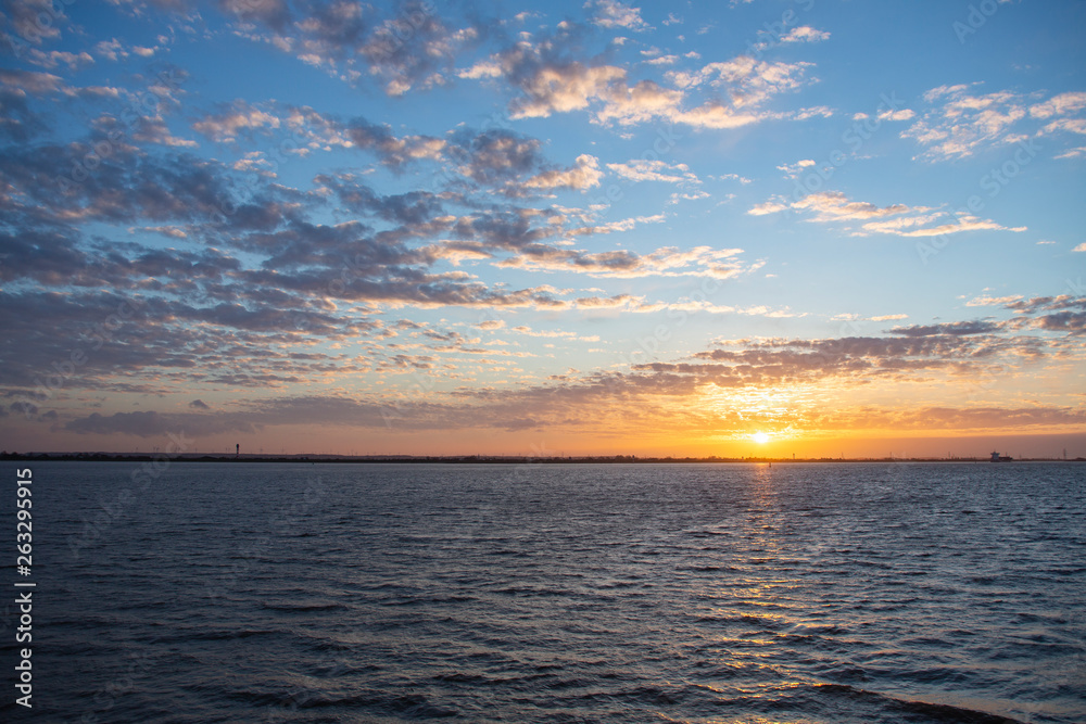 Fototapeta premium Sonnenuntergang am Fluss
