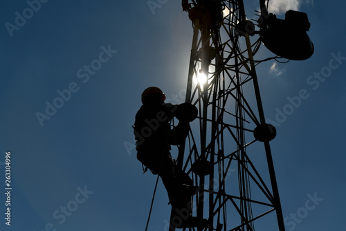 Telocom job climbing and maintenance