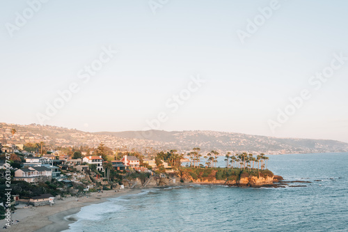 Fototapeta Naklejka Na Ścianę i Meble -  Sunset view of Crescent Bay in Laguna Beach, Orange County, California