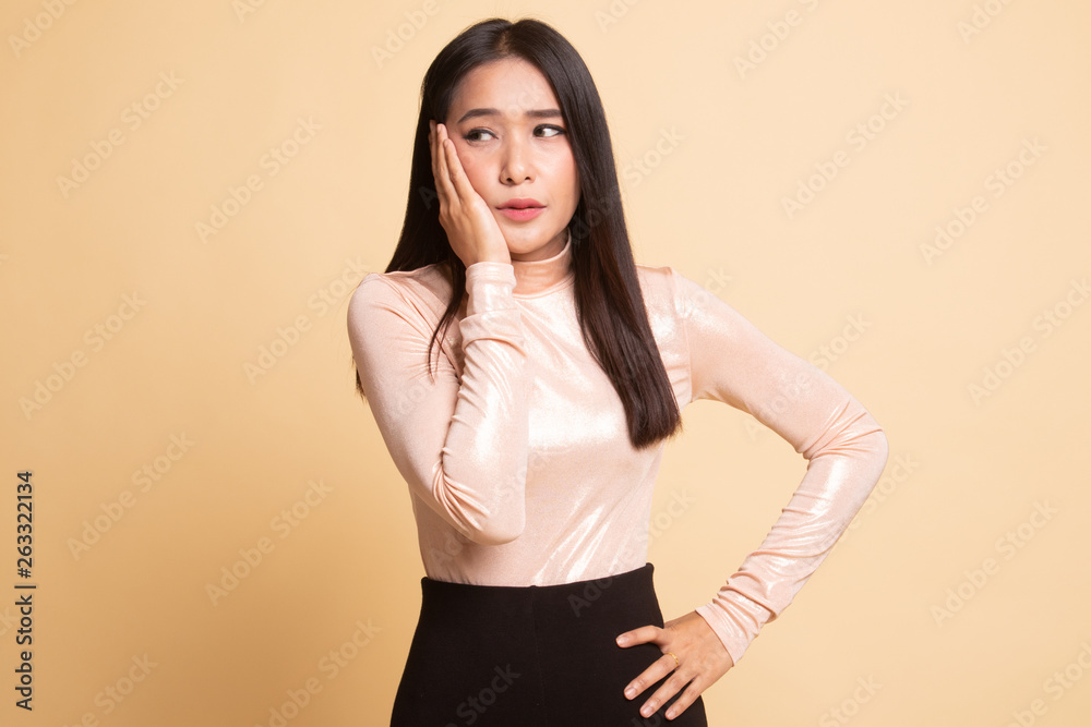 Young Asian woman got toothache. Young Asian woman got toothache.