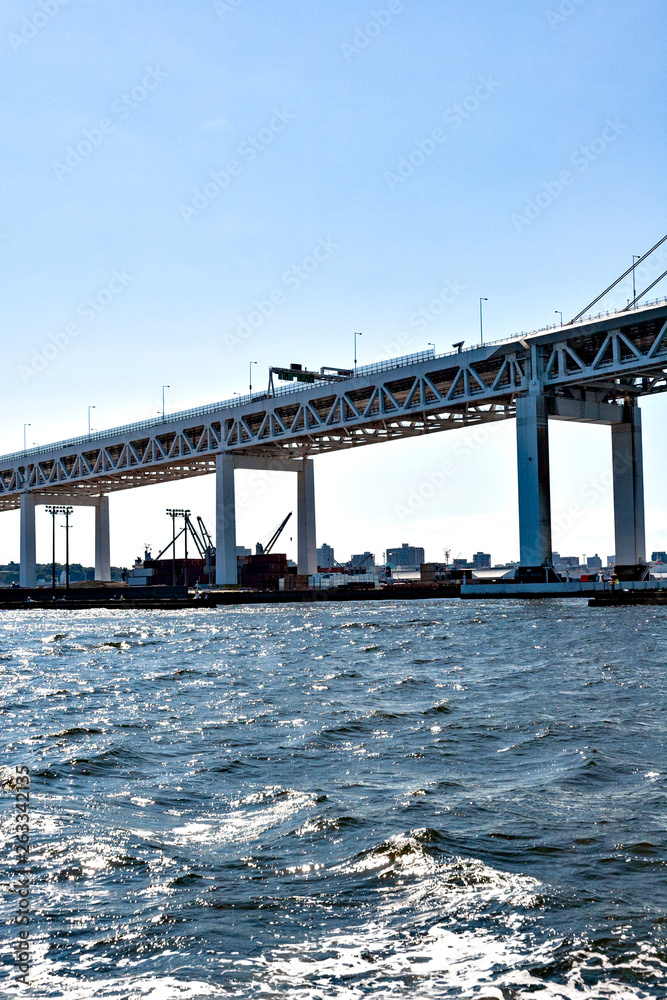 Fototapeta premium Yokohama bay bridge in cruising