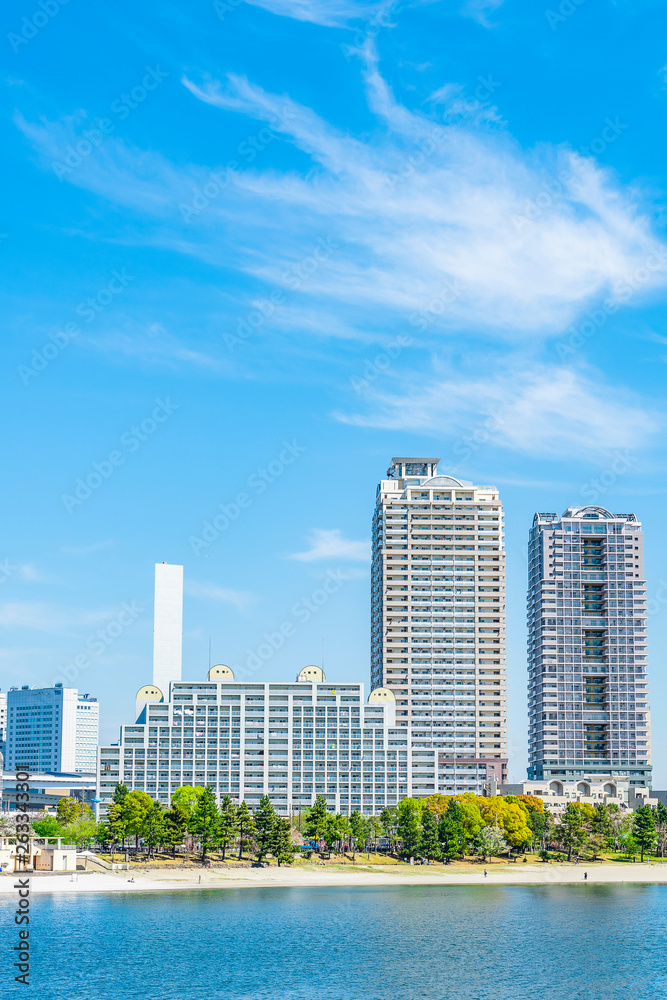 Fototapeta premium 東京の高層マンション High-rise apartment in Tokyo