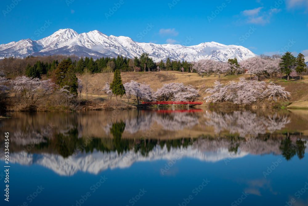 新潟県妙高市松ヶ峯春の絶景とゴルフ場