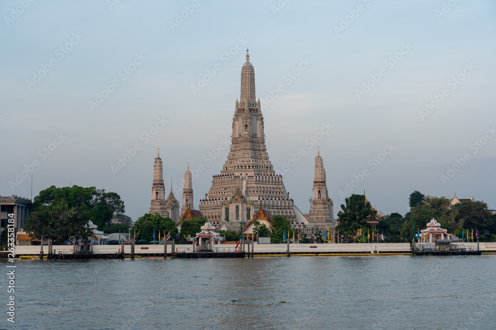 Fototapeta premium Świątynia Wat Arun w Bangkoku w Tajlandii