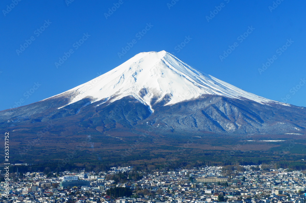 富士山　雪　富士吉田　日本
