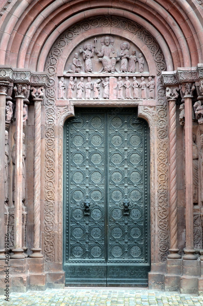 Seitenportal des Basler Münsters