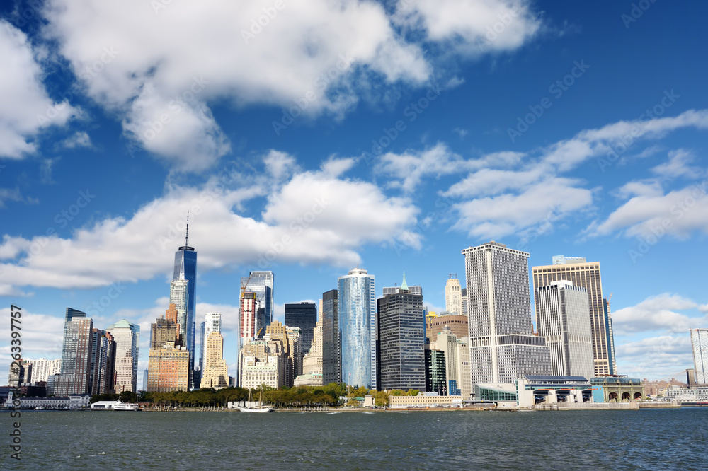 Fototapeta premium Skyline with famous skyscrapers of Manhattan and East River.