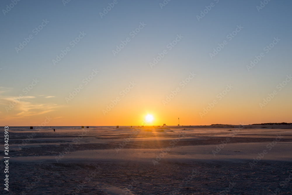 Fototapeta premium Wattenmeer Nordsee Amrum Abenddämmerung