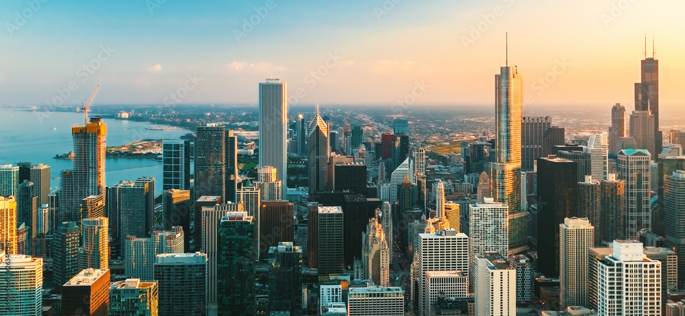 Naklejka premium Śródmieście Chicago panoramę wieżowców miasta o zachodzie słońca