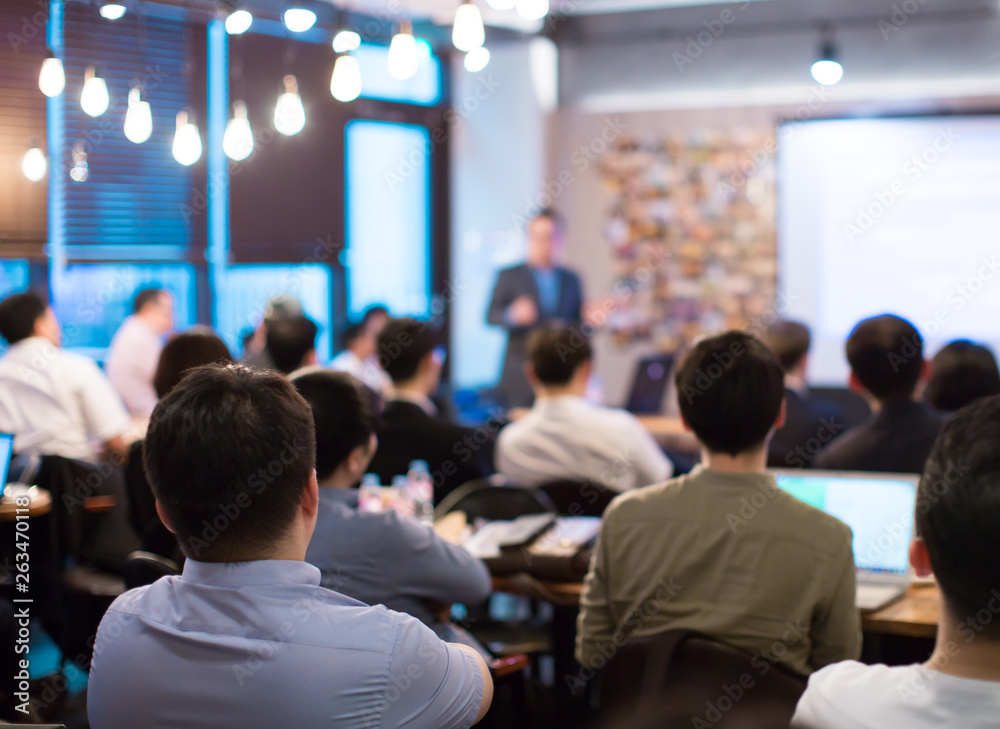 © Right 3 - Seminar Presentation. Conference Speaker Presenting to Audience. Technology Presenter at Corporate Tech Leadership Forum. Executives, Entrepreneurs, Investors in Meeting. Lecture Speech by Manager.