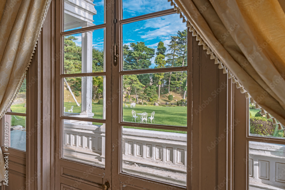 Fototapeta premium 仁風閣 窓辺の風景
