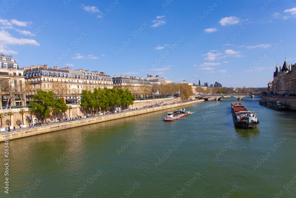 Quai de Seine, été 2019 Paris