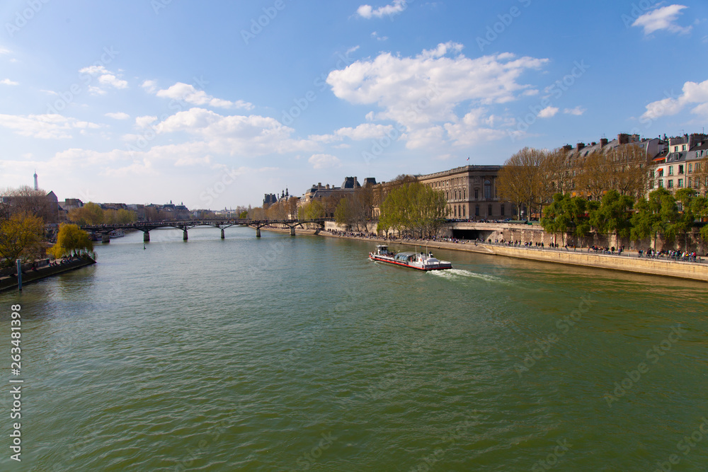 Fototapeta premium Quai de Seine, été 2019 Paris