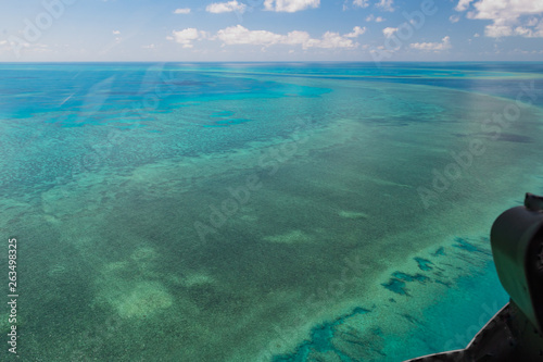 Luftaufnahme beim Helikopter-Rundflug über das Great Barrier Reef 