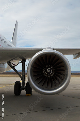 Airplane engine turbine