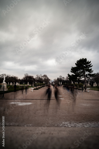 Fotografía larga exposición Paris Francia en día gris