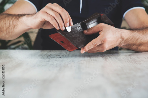 man hand coin with wallet