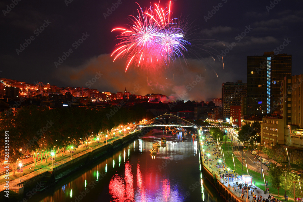 Fototapeta premium Celebrating in the City