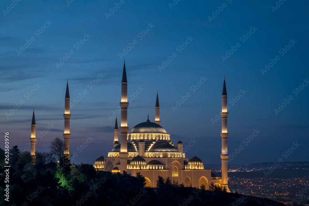 Naklejka premium Istanbul Camlica Mosque or Camlica Tepesi Camii, Istanbul, Turkey