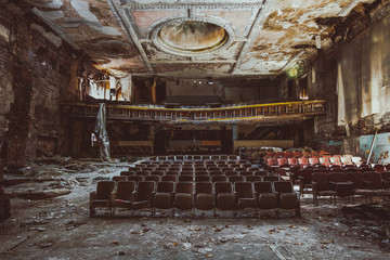 Wandcirkels Oude verlaten gebouwen Verlaten theater in Amerika  © steve