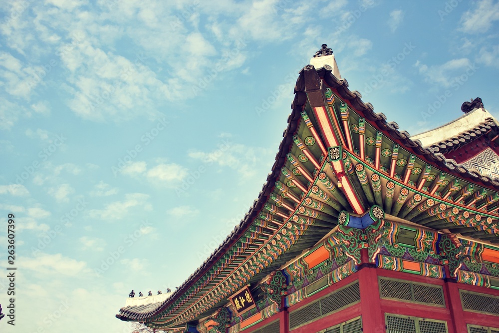 한국전통 기와지붕 스톡 사진 | Adobe Stock