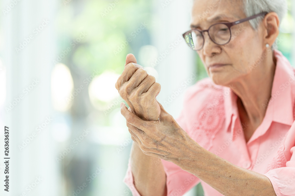 Obraz na plátně Asian senior woman is massaging her wrists,Elderly woman suffering from pain in