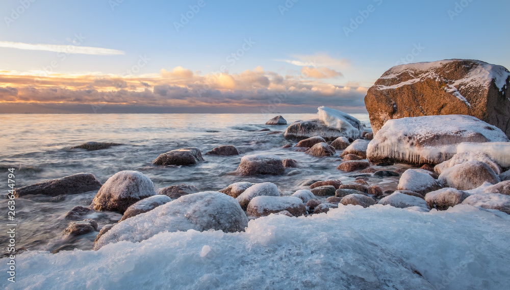 Obraz premium Scenic winter landscape with sea and sunrise at morning. Beautiful light with rocky coast in Finland.