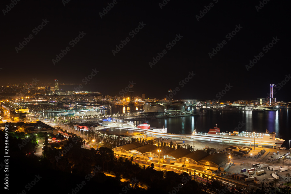 Fototapeta premium Port of Barcelona at Night