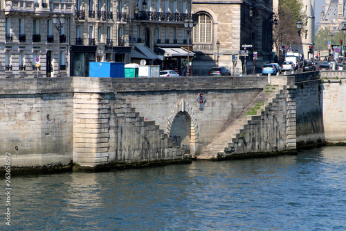 Paris - Ile de la Cité photo