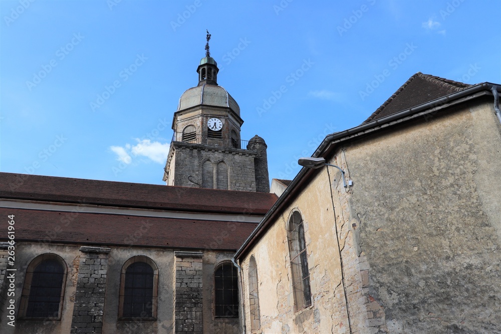 Village de Saint Amour dans le Jura - Eglise Saint Amour Bellevue construite au XV ème siècle