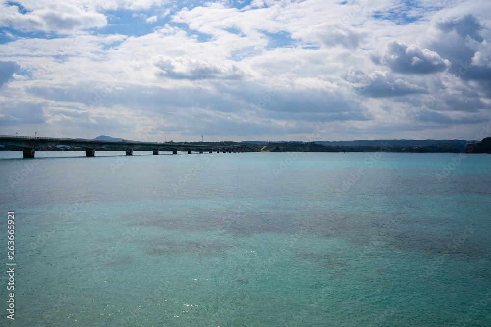 沖縄の離島に架かる橋
