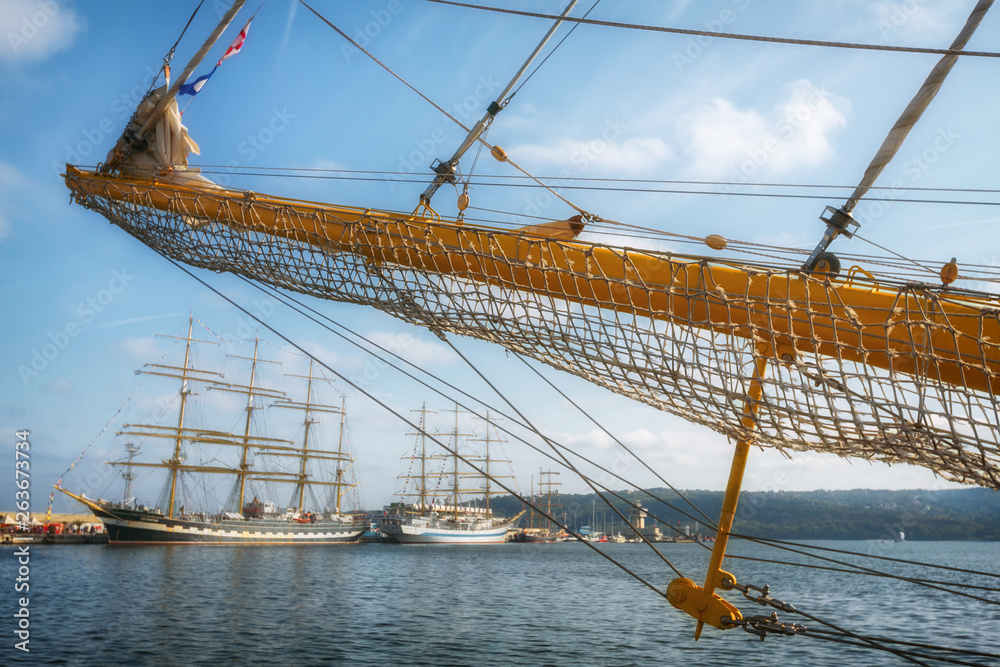 Fototapeta premium sailing ship in port