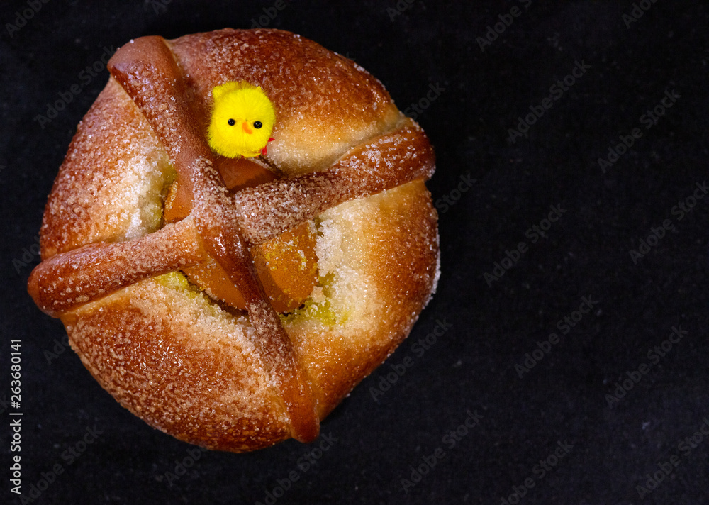 Fototapeta premium easter cake with an egg