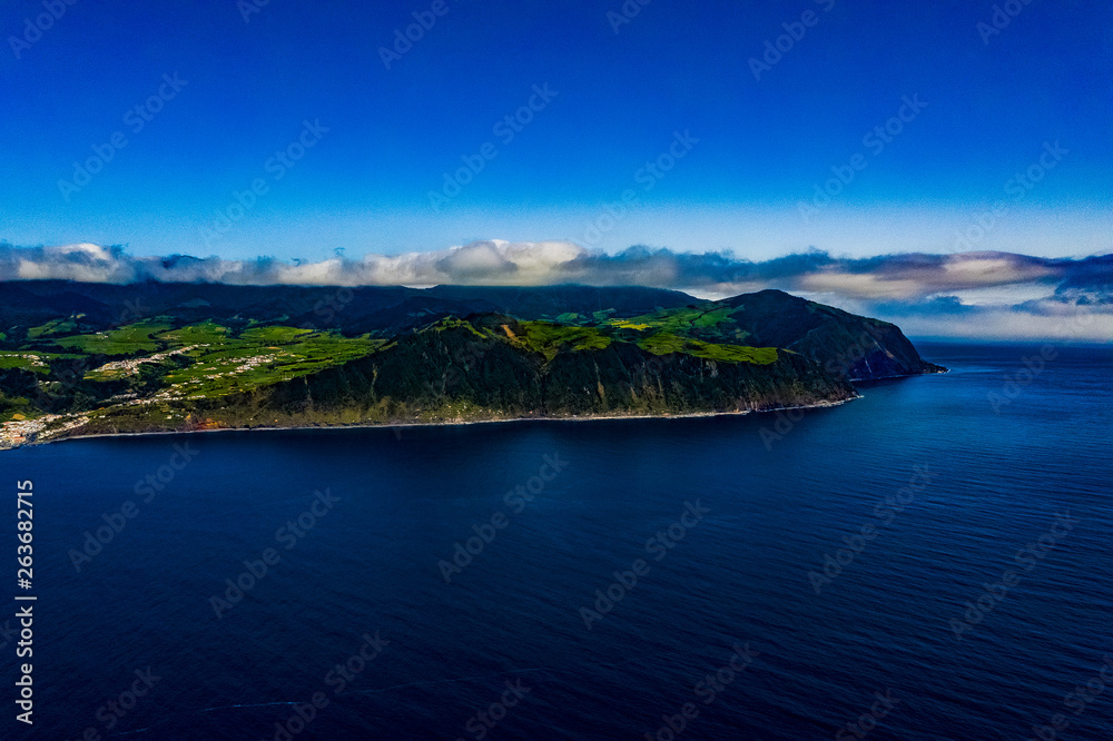 Sao Miguel - Die Azoren aus der Luft mit der Drohne. Meer, Strand, Küste und Landschaften aus der Luft