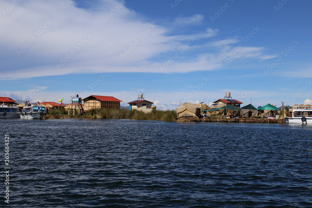 ウロス島　チチカカ湖