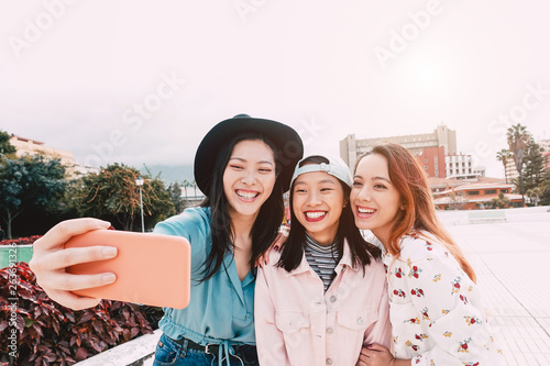 Photography Happy Asian girls taking selfie with mobile smartphone outdoor - Young trendy te