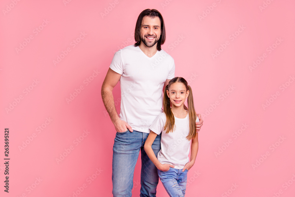 Close up photo beautiful she her little lady stand with he him his single dad pretty nice hairstyle weekend vacation rest relax wear casual white t-shirts denim jeans isolated pink bright background Close up photo beautiful she her little lady stand with he him his single dad pretty nice hairstyle weekend vacation rest relax wear casual white t-shirts denim jeans isolated pink bright background