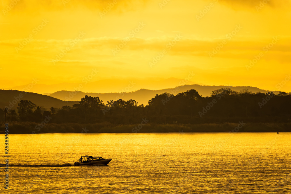 Obraz premium The ship is sailing in the Mekong River in In the morning, the sunrise in the Golden Triangle, Chiang Rai, Thailand