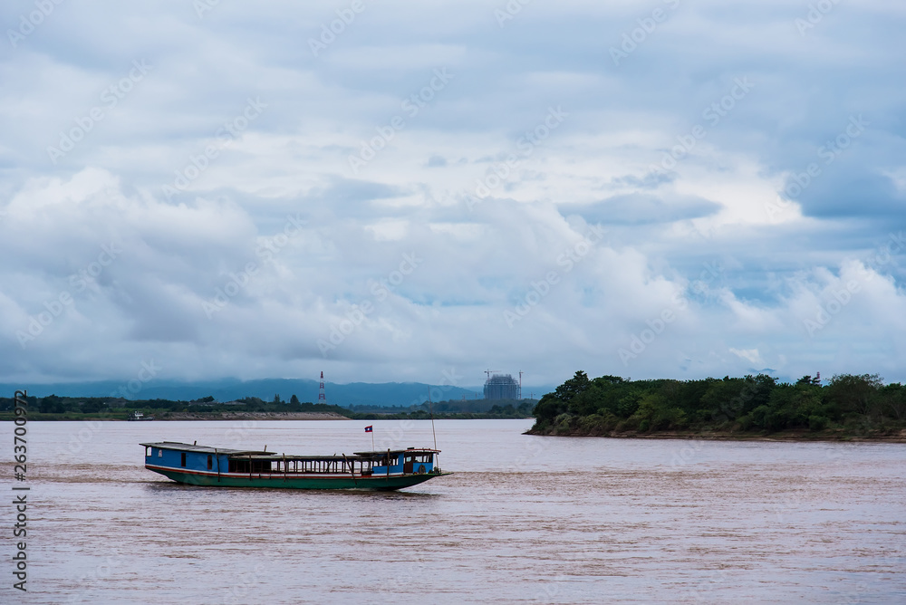 Obraz premium Floating boat on the Mekong River.Thailand.