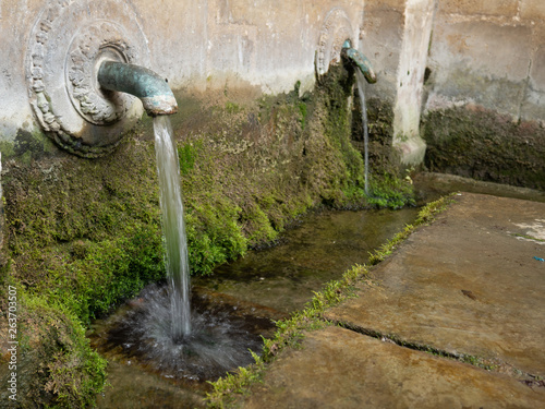 Fontaine des 4 tias (tuyaux) photo