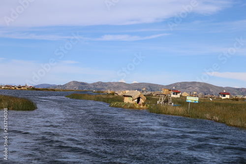 ウロス島　チチカカ湖　プーノ　ペルー