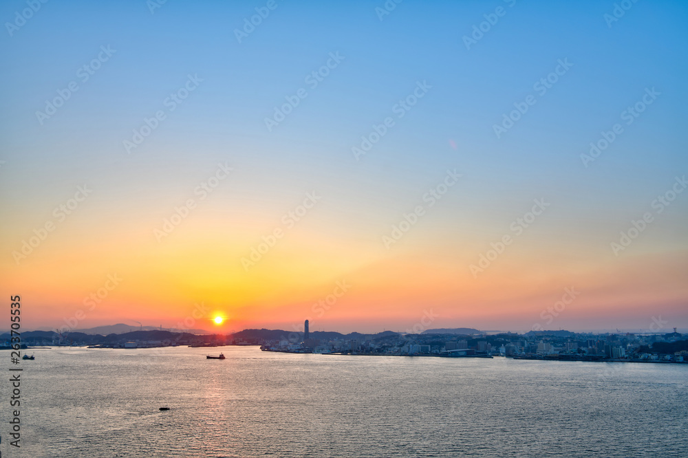 関門海峡の夕陽