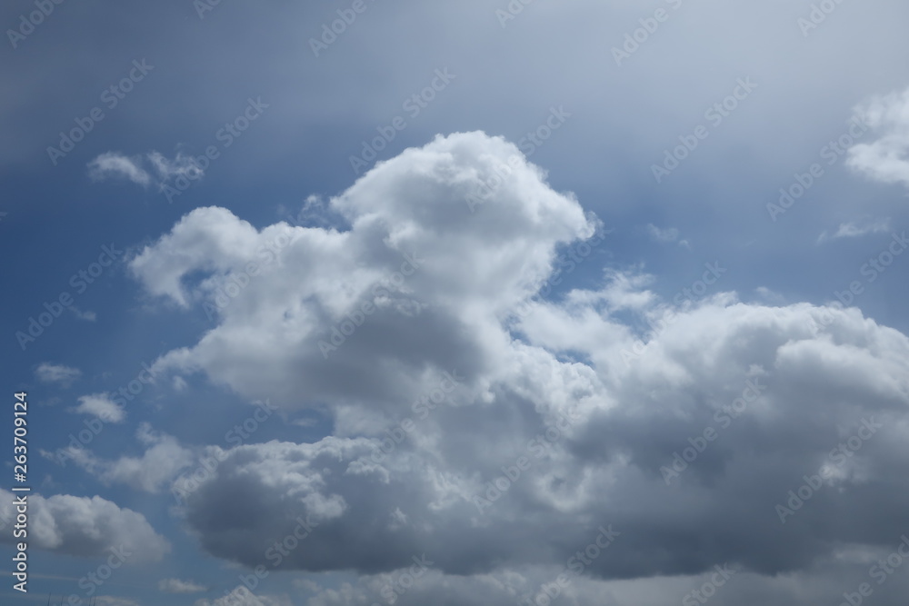 空 空