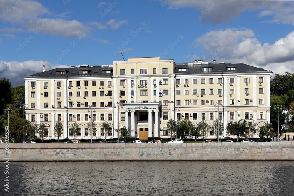 Kotelnicheskaya Embankment of Moscow Rivers and the building of the “Russian Union of Industrialists and Entrepreneurs” in July