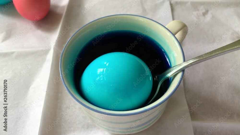 Dying a blue Easter egg