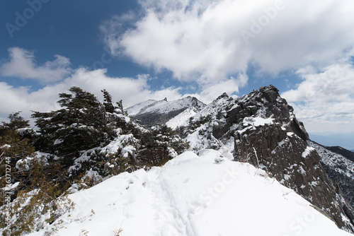 金峰山雪の稜線 冬山 日本百名山