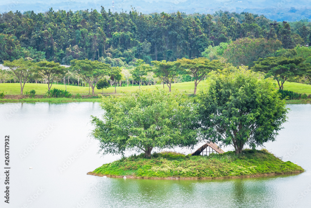 Obraz premium Small island in the lake.Thailand.