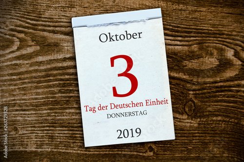 Kalender mit Tag der Deutschen Einheit